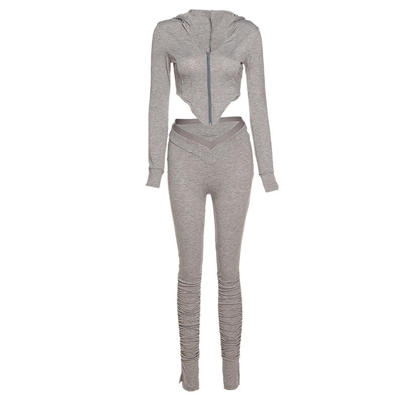 Hooded pleated sports suit