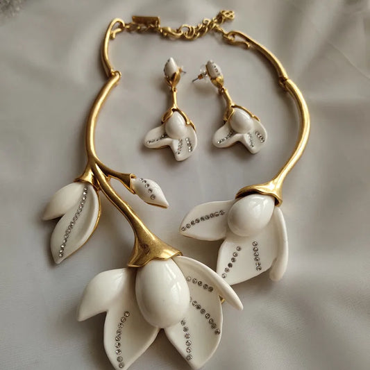 Elegant white resin flower necklace & earring set
